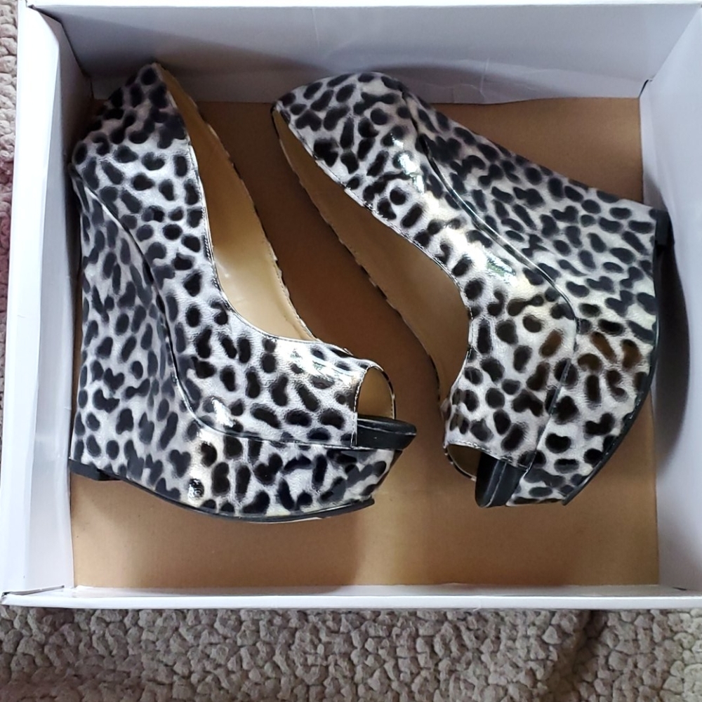 Sophia & Lee Ever Leopard Wedges NWT
